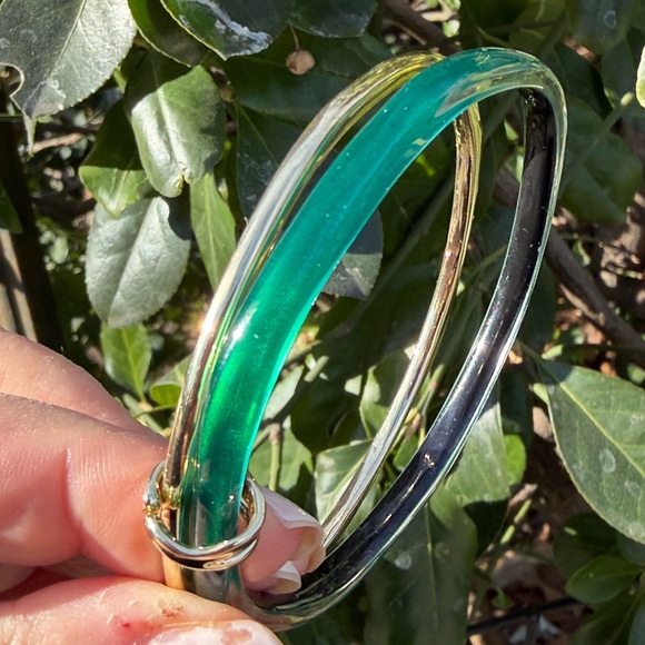 ALEXIS BITTAR LUMINOUS GREEN LUCITE GOLD METAL DOUBLE ATTACHED BANGLE BRACELETS